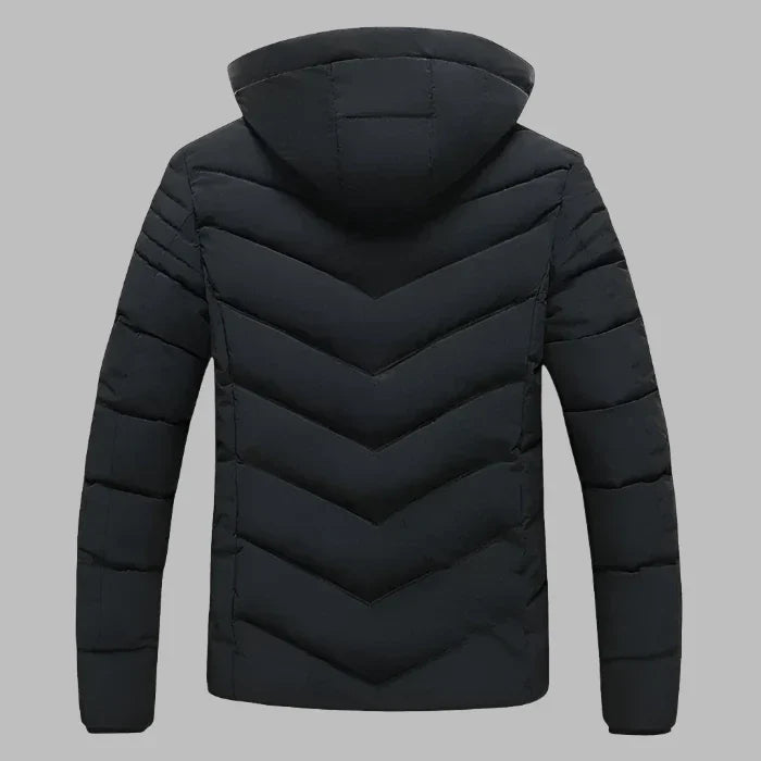 Schwarze Daunenjacke mit Kapuze, Chevron-Muster, warm, wintertauglich, modisch, isoliert, ideal für kaltes Wetter, Herrenbekleidung.