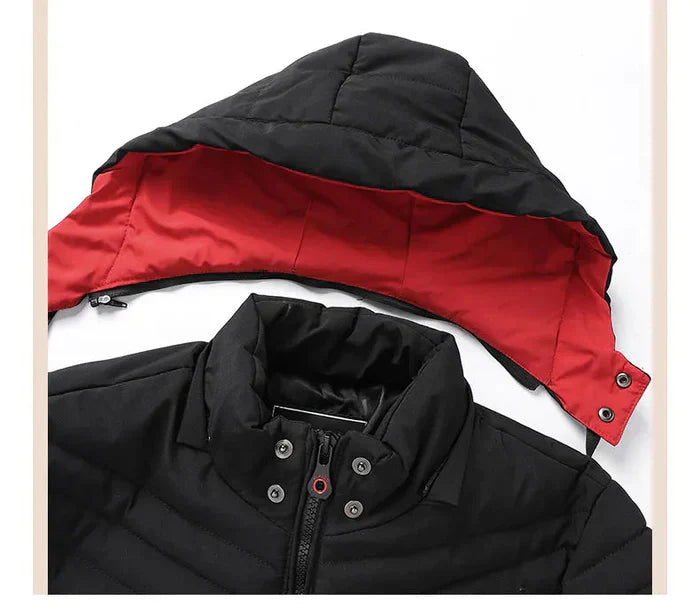Schwarze Winterjacke mit abnehmbarer Kapuze, rotem Innenfutter und Reißverschluss. Perfekt für kalte Temperaturen und Outdoor-Aktivitäten.