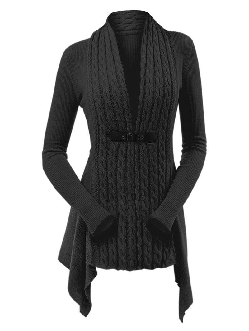 Schwarzer Damen-Strickcardigan mit Zopfmuster, asymmetrischem Saum und Knopfverschluss. Elegante Herbstmode, warm und stilvoll.