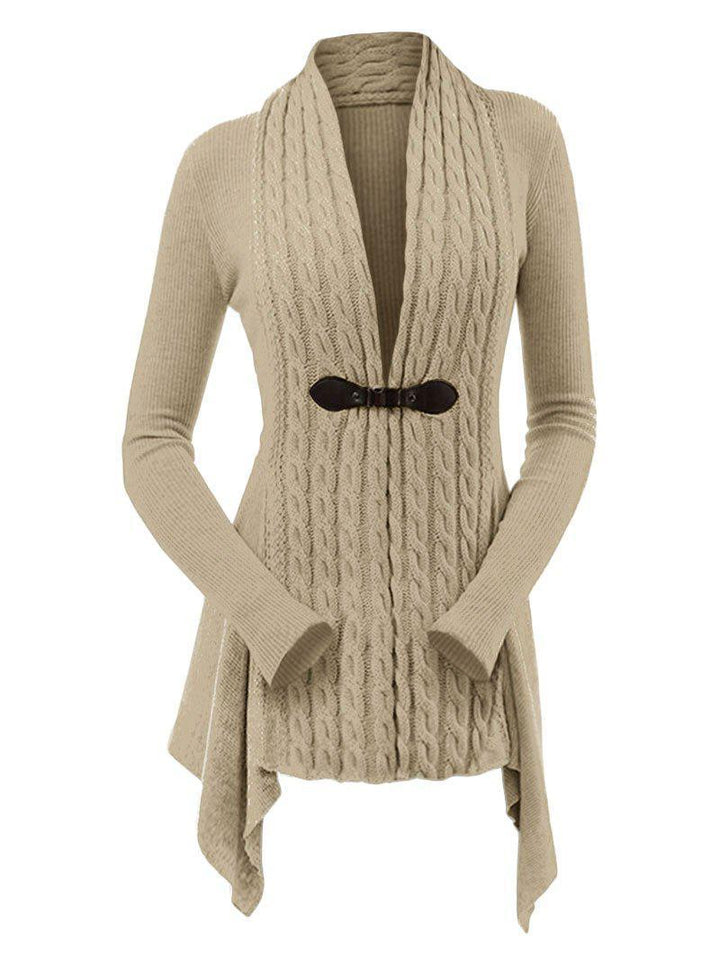 Beige Damen-Strickjacke mit Zopfmuster, Wasserfallkragen und Knopfverschluss. Modische, warme Strickmode für Herbst und Winter.