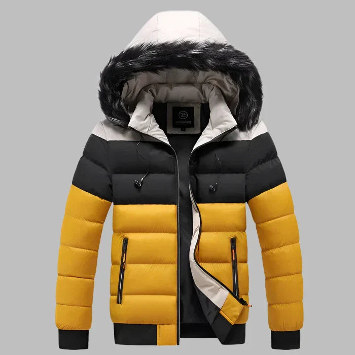 Bunte Winterjacke mit Kapuze, gelb-schwarz gestreift, Kunstfellbesatz, Reißverschlusstaschen, warm gefüttert, modisch, Herrenbekleidung.