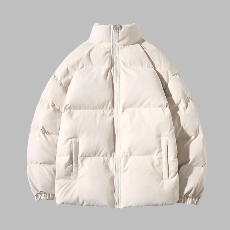 Weiße Daunenjacke mit Reißverschluss, Stehkragen und Seitentaschen. Wintermode, warme Oberbekleidung, stilvolle Pufferjacke für kalte Tage.