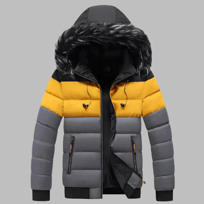 Graue und gelbe Herren-Daunenjacke mit Kapuze und Kunstfellbesatz, Reißverschlusstaschen, ideal für Wintermode und Outdoor-Aktivitäten.