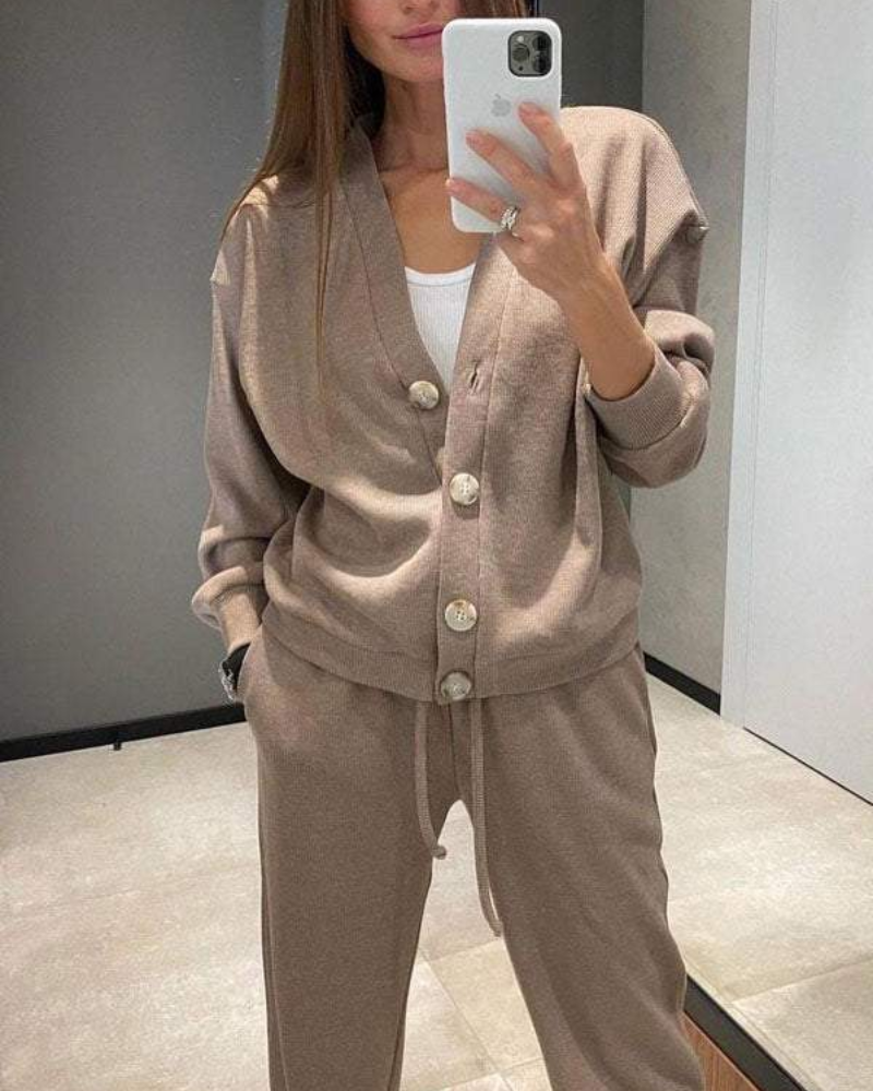 Olivia Strickanzug | Elegantes Loungewear Set mit Knopfleiste