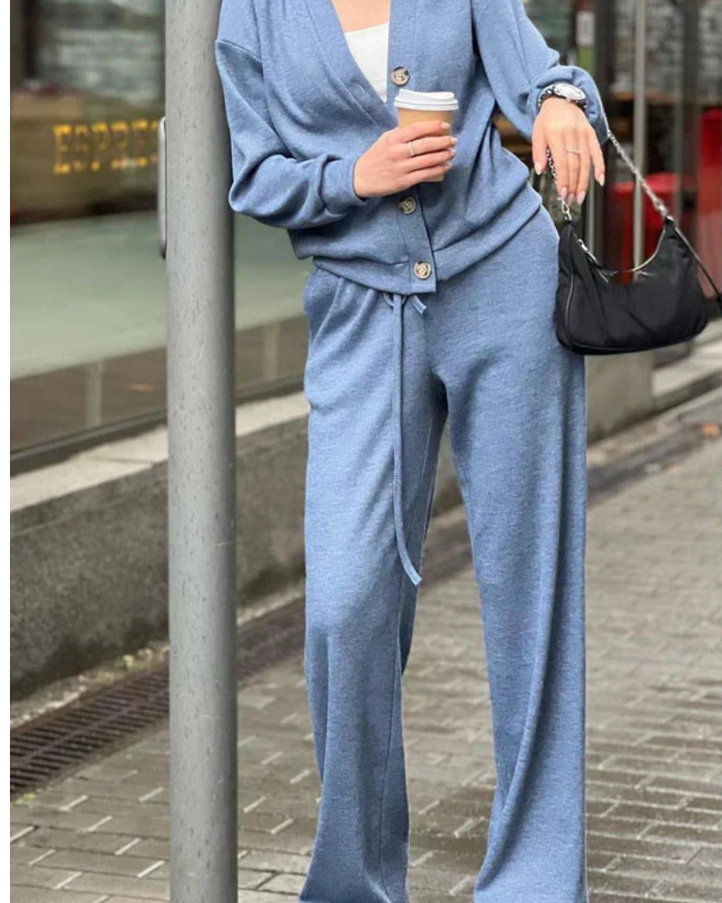 Olivia Strickanzug | Elegantes Loungewear Set mit Knopfleiste