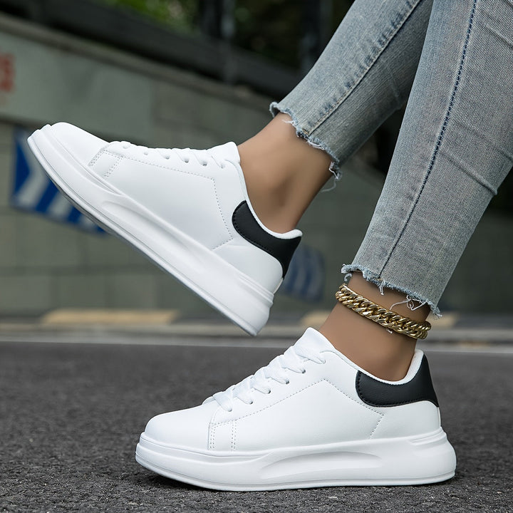 Sneaker - Bequeme weiße Sommerschuhe für Einlage