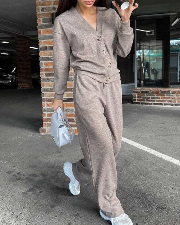 Olivia Strickanzug | Elegantes Loungewear Set mit Knopfleiste