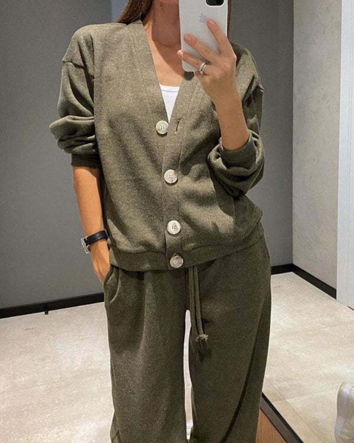Olivia Strickanzug | Elegantes Loungewear Set mit Knopfleiste