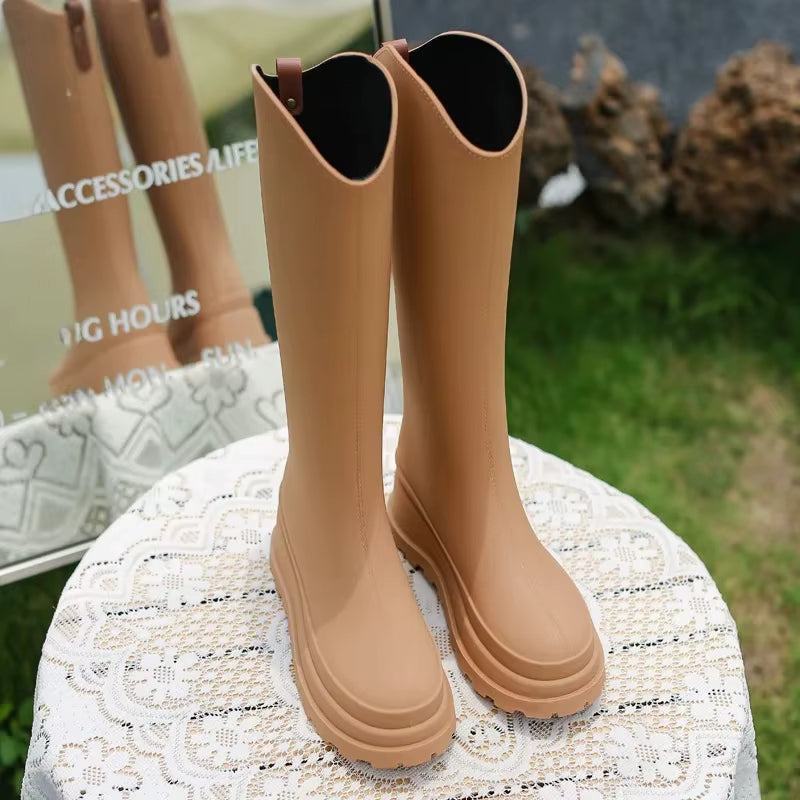 Regenstiefel für den Herbst - Wasserdichte hohe Gummistiefel mit rutschfester Sohle für Damen