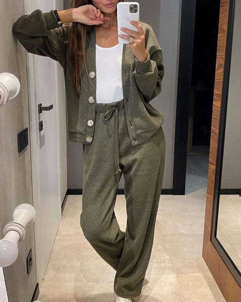 Olivia Strickanzug | Elegantes Loungewear Set mit Knopfleiste