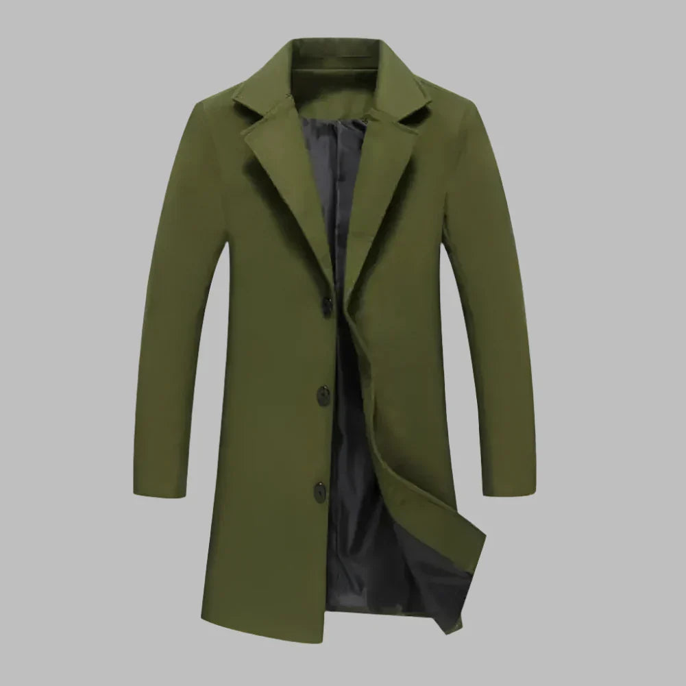 Grüner Herrenmantel mit Knopfleiste, elegantem Design und klassischem Schnitt. Perfekt für Herbstmode und stilvolle Outfits.
