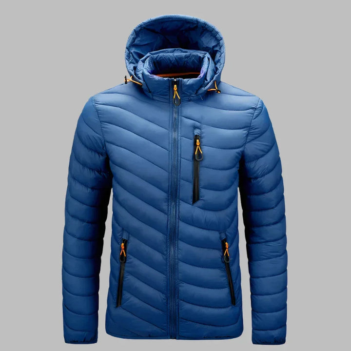 Blaue Daunenjacke mit Kapuze, Reißverschlusstaschen und Steppmuster. Winterjacke für Herren, warm und stilvoll. Ideal für Outdoor-Aktivitäten.