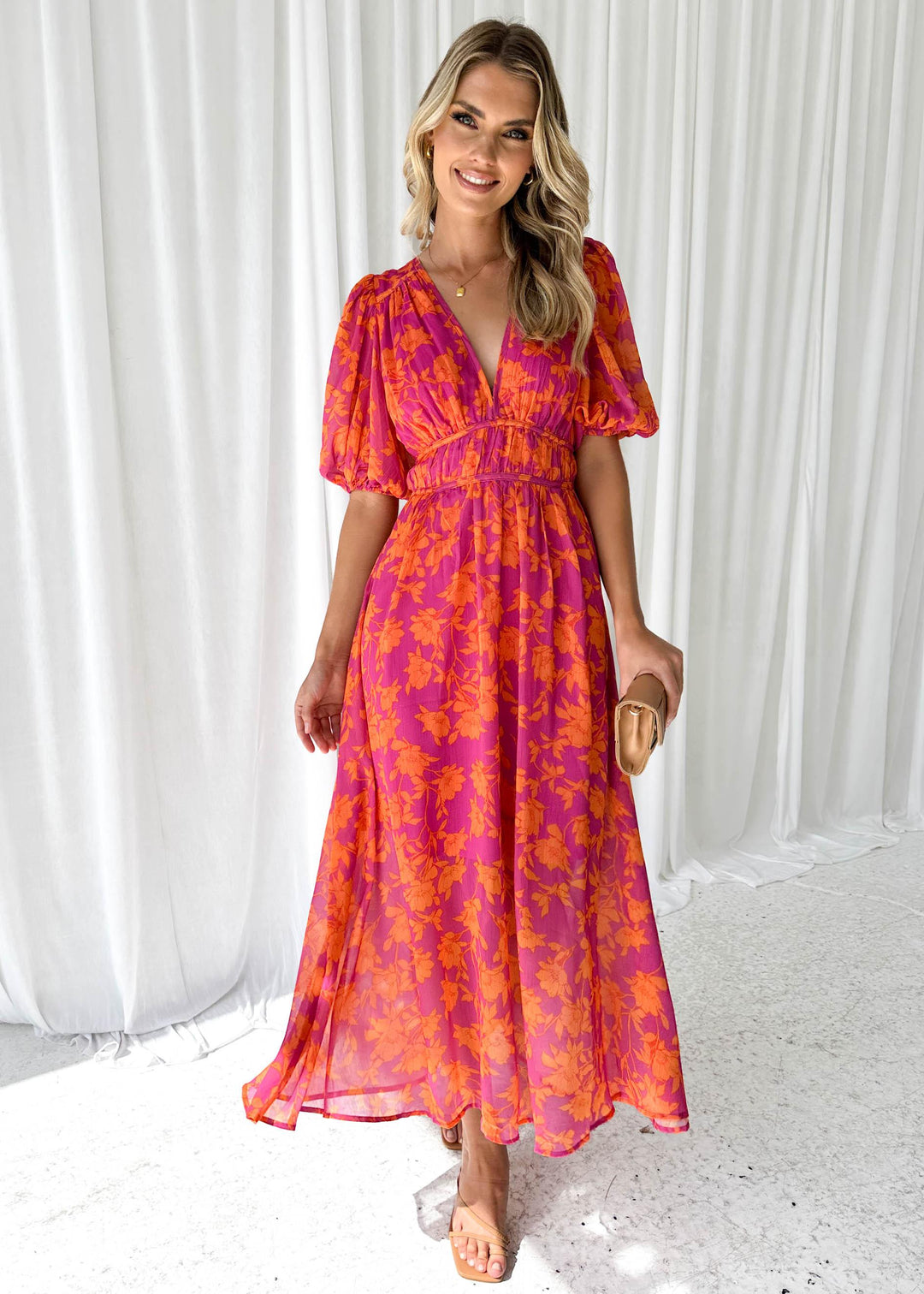 Sommerkleid - Geblümtes Midikleid mit V-Ausschnitt und Puffärmeln