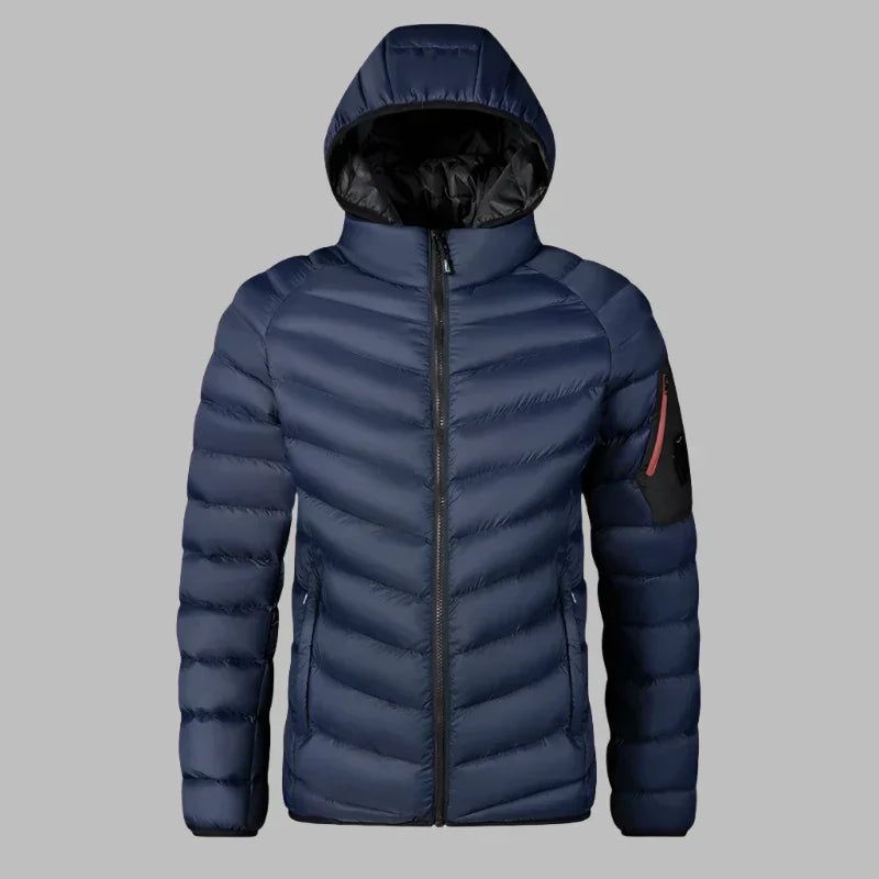 Dunkelblaue Daunenjacke mit Kapuze, Reißverschluss und Ärmeltasche. Winterjacke für Herren, warm und stilvoll. Ideal für kalte Temperaturen.