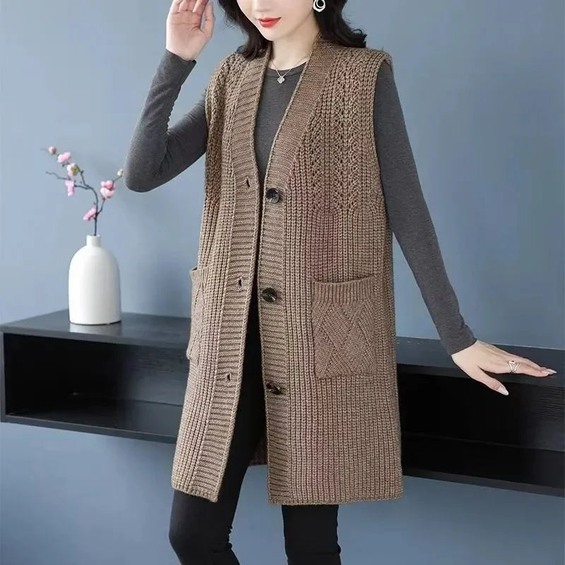 Ärmellose Strickweste für den Herbst - Knielange Cardigan mit Knöpfen und Seitentaschen für Damen