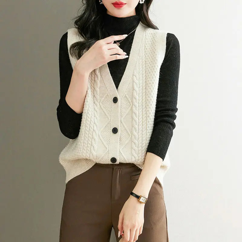Strickweste für den Herbst - Ärmellose Strickweste mit Zopfmuster und V-Ausschnitt für Damen