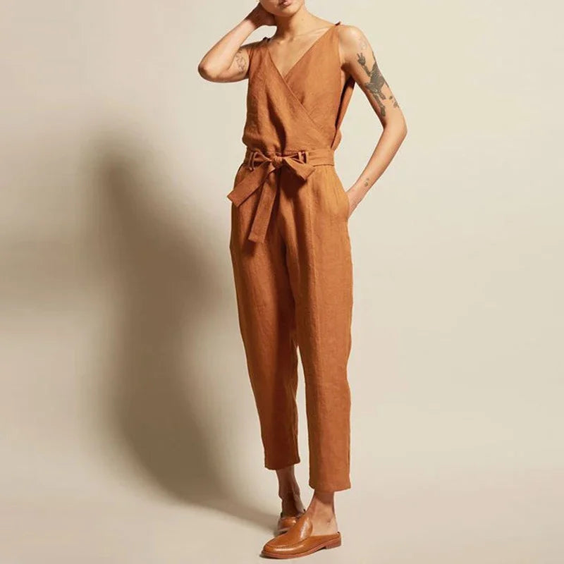 Jumpsuit - Luftige Overall mit Wickeloptik und Gürtel