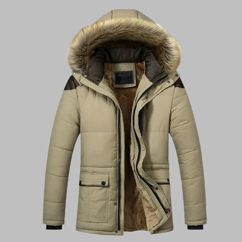 Beige Winterjacke mit Kapuze und Kunstfellbesatz, Reißverschluss, Taschen, warm gefüttert. Ideal für kaltes Wetter, modisch und funktional.