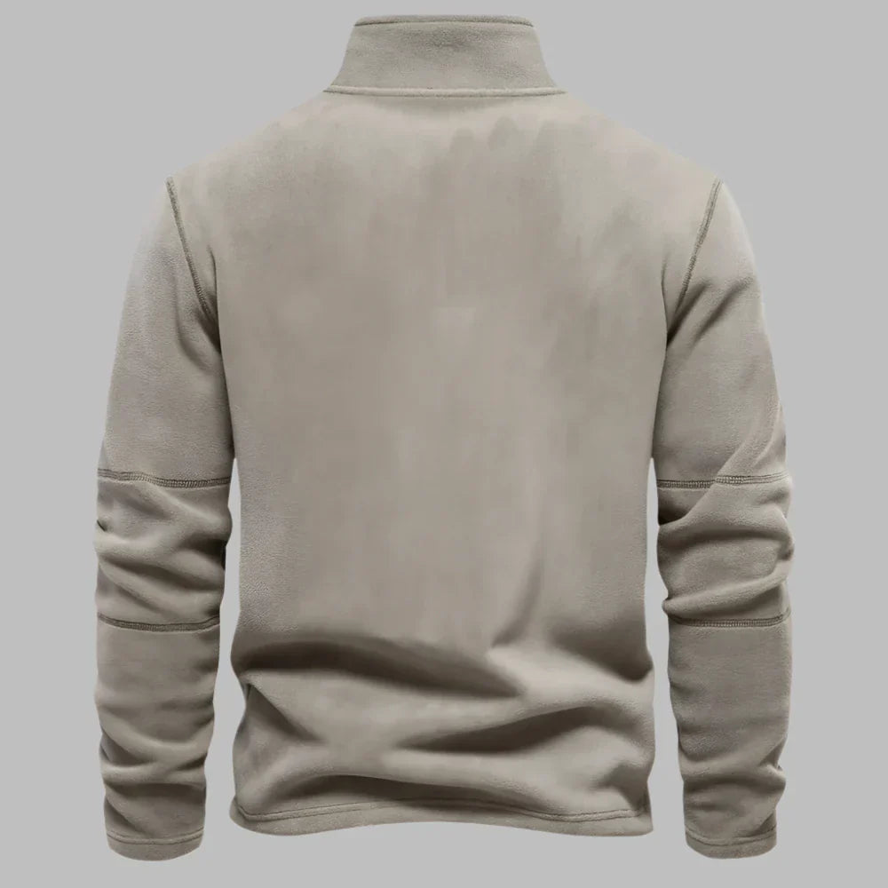 Beige Herren-Fleecejacke, Rückansicht. Weiches Material, langärmlig, ideal für Outdoor-Aktivitäten. Stilvoll und warm für Herbst und Winter.
