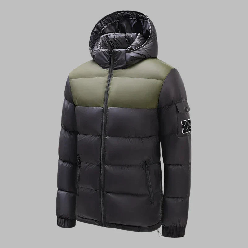 Schwarze und olivgrüne Daunenjacke mit Kapuze, Reißverschluss und Seitentaschen. Winterjacke für Herren, warm und stilvoll.