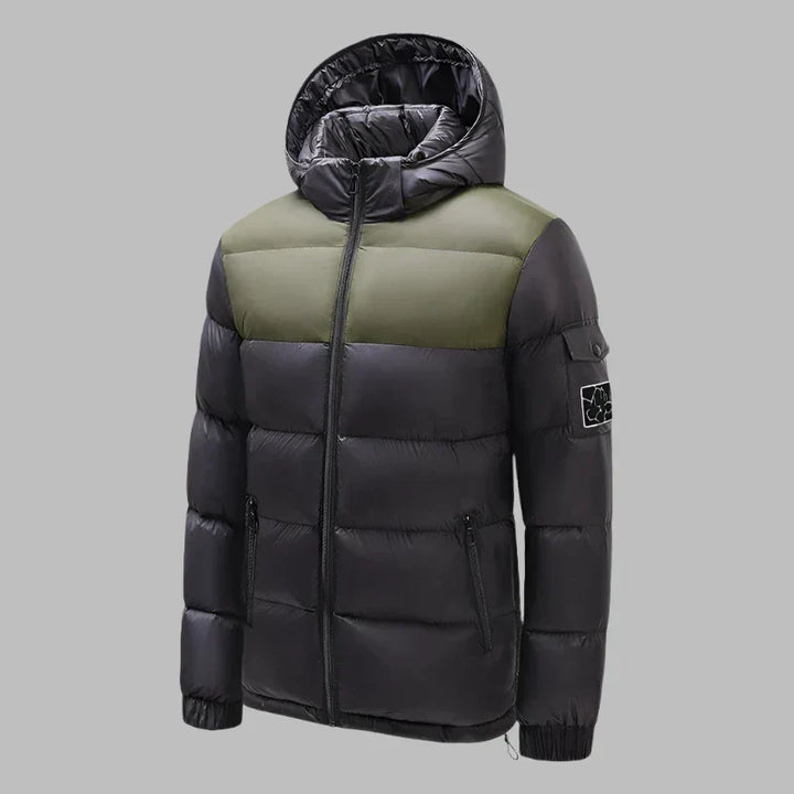 Schwarze und olivgrüne Daunenjacke mit Kapuze, Reißverschluss und Seitentaschen. Winterjacke für Herren, warm und stilvoll.