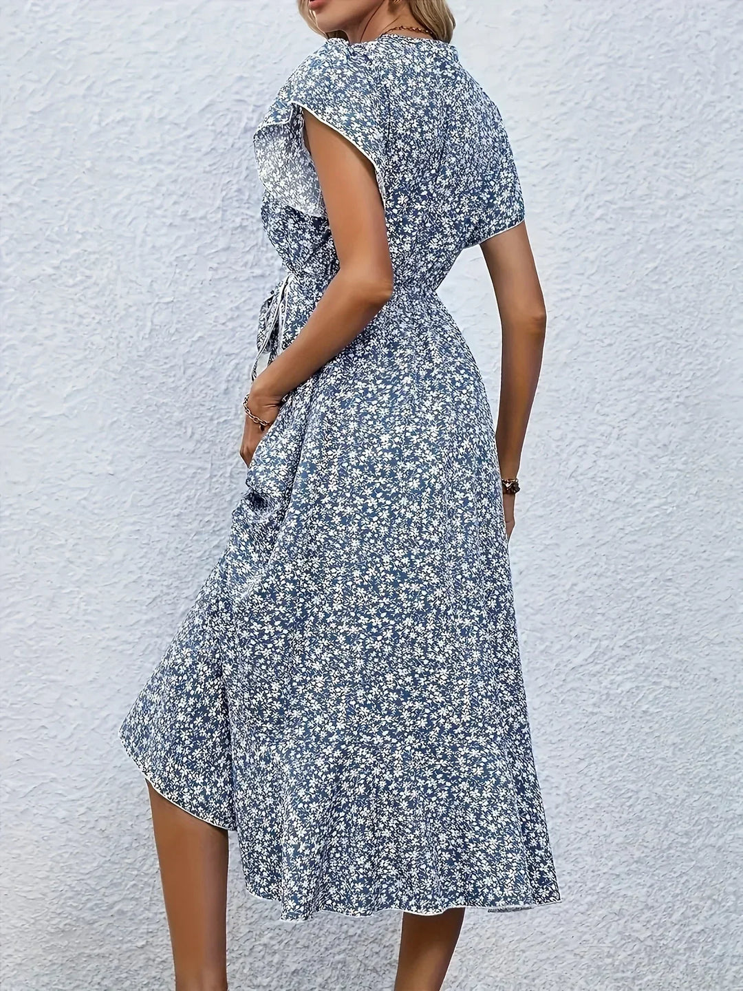 Wickelkleid für Damen - Luftiges Sommerkleid mit Blumenmuster und Volantärmeln