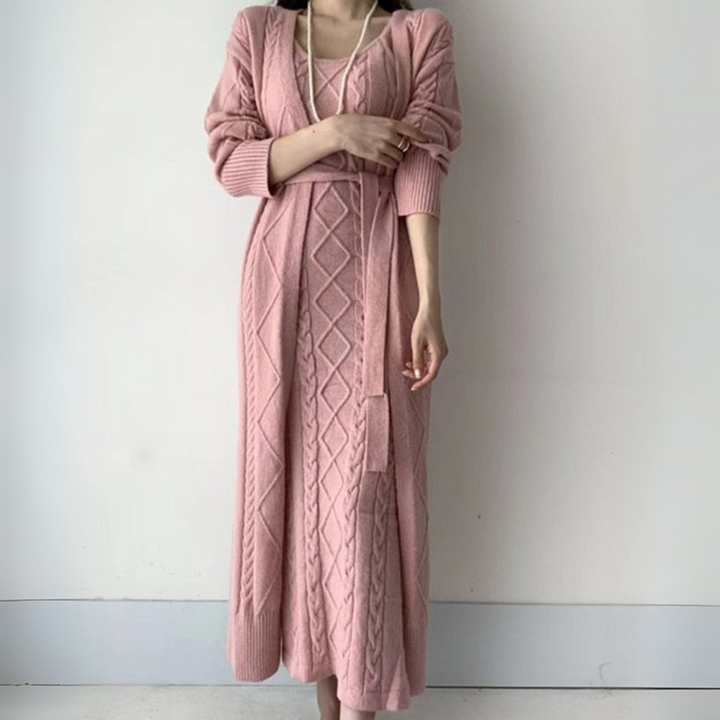 Mila Winter Co-ord Set | 2-teiliges Set mit kombiniertem Strickkleid und warmer Strickjacke