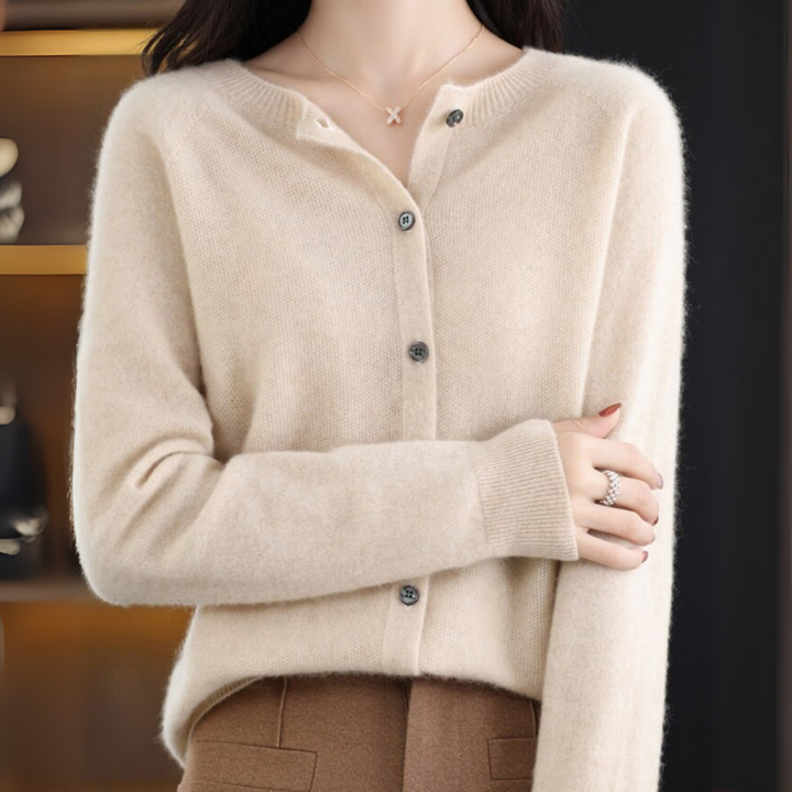 Clara Strickjacke | Leichter O-Neck Cardigan aus Merinowolle für Damen