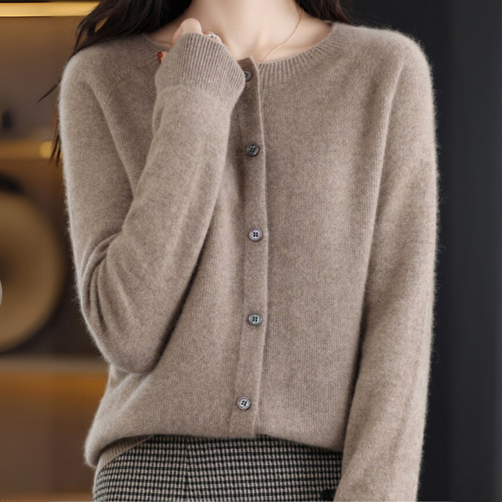 Clara Strickjacke | Leichter O-Neck Cardigan aus Merinowolle für Damen