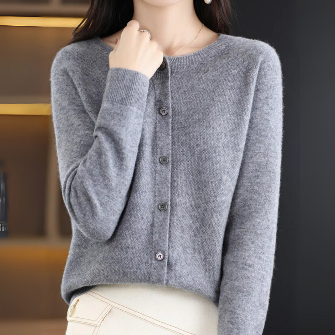 Clara Strickjacke | Leichter O-Neck Cardigan aus Merinowolle für Damen