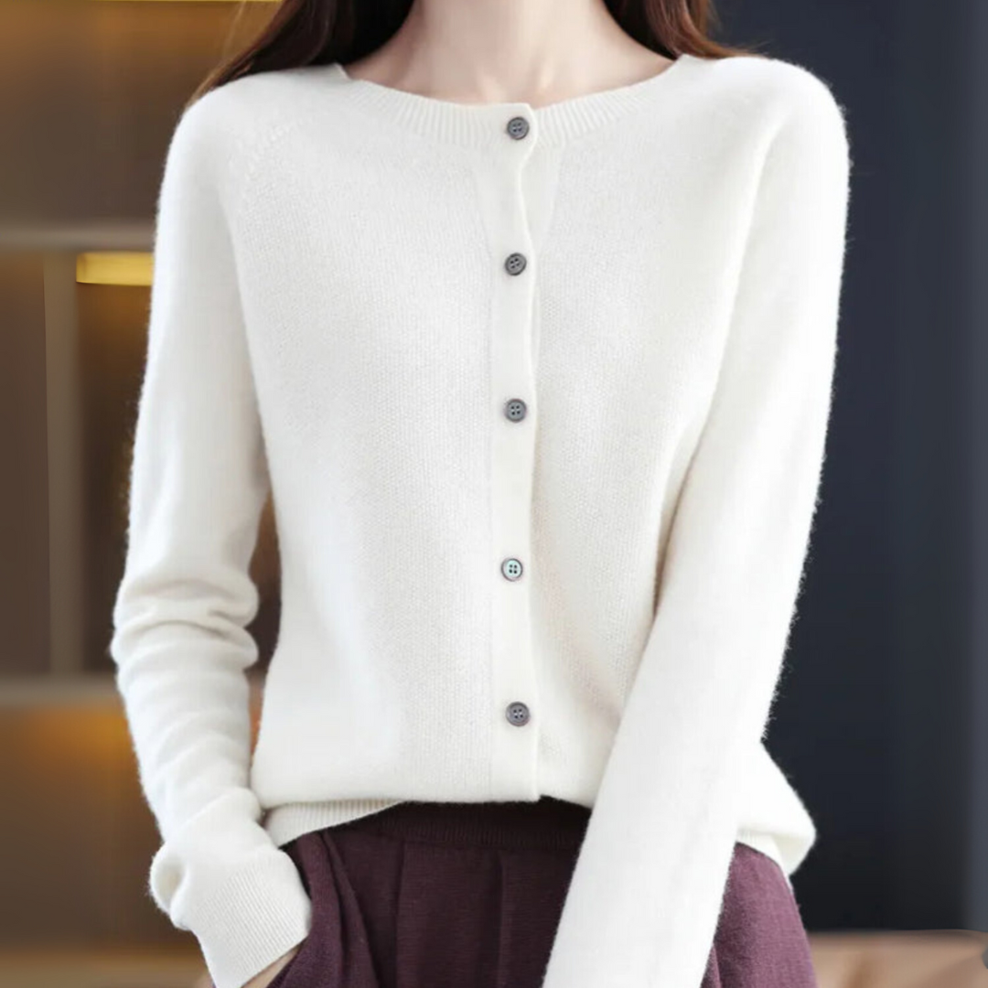 Clara Strickjacke | Leichter O-Neck Cardigan aus Merinowolle für Damen