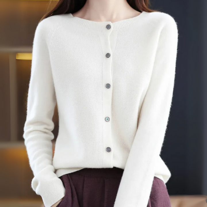 Clara Strickjacke | Leichter O-Neck Cardigan aus Merinowolle für Damen