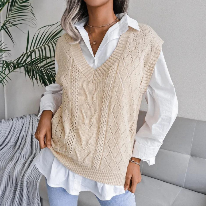 Pullunder für den Herbst - Gestrickter Damenpullover mit Zopfmuster und V-Ausschnitt