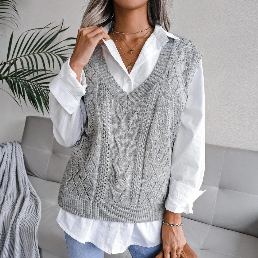 Pullunder für den Herbst - Gestrickter Damenpullover mit Zopfmuster und V-Ausschnitt