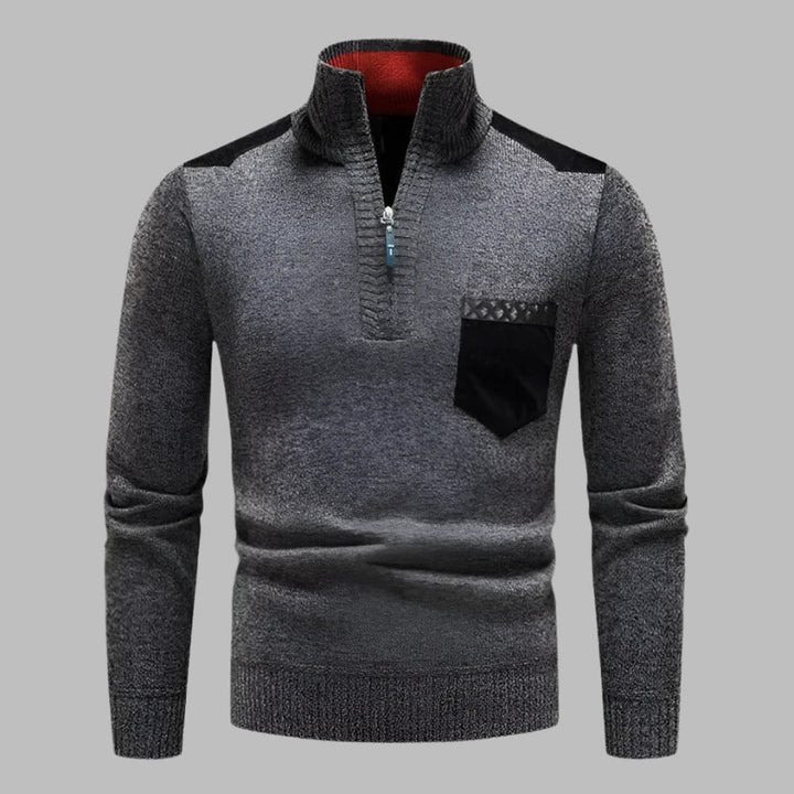 Grauer Herrenpullover mit Reißverschluss, Stehkragen und Brusttasche. Stilvoller Strickpullover für Herbst und Wintermode.