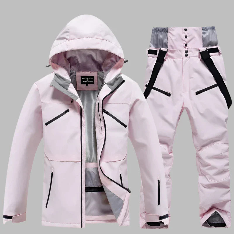Damen Skianzug rosa, wasserdicht, atmungsaktiv, mit Kapuze und Reißverschlusstaschen. Ideal für Wintersport und Outdoor-Aktivitäten.