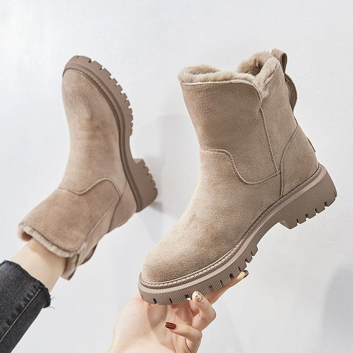 Beige Damen-Winterstiefel mit Fellfutter, rutschfester Sohle und modernem Design. Perfekt für kalte Tage und stilvolle Wintermode.